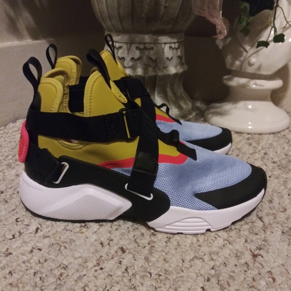 Nike Shoes - Nike Air Hurache City Women's Shoes In Multicolor